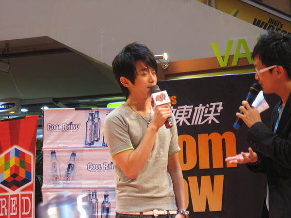 080302栋梁From Now On 演唱会签票会@Sungai Wang 117.jpg