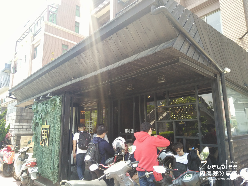 東街日本料理 (22).jpg 東街日本料理竹北文平店入口等候及吸菸區 @肉肉芽分享家