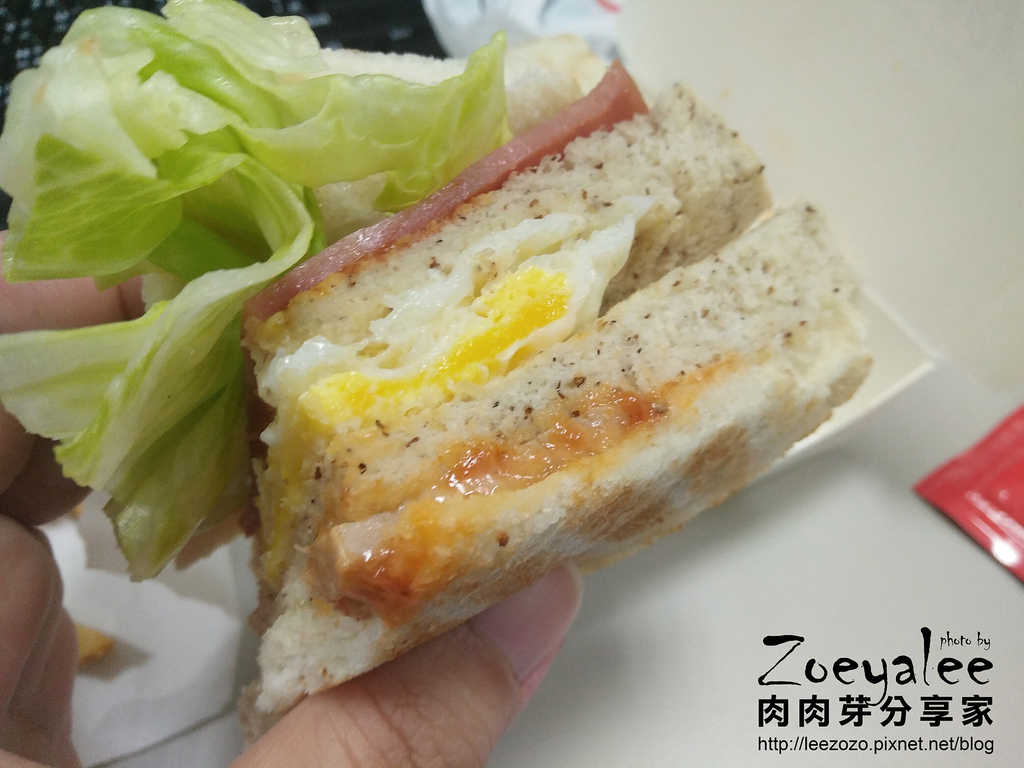 【桃園 | 中平商圈】早午餐 - QBurger 宏昌店!居