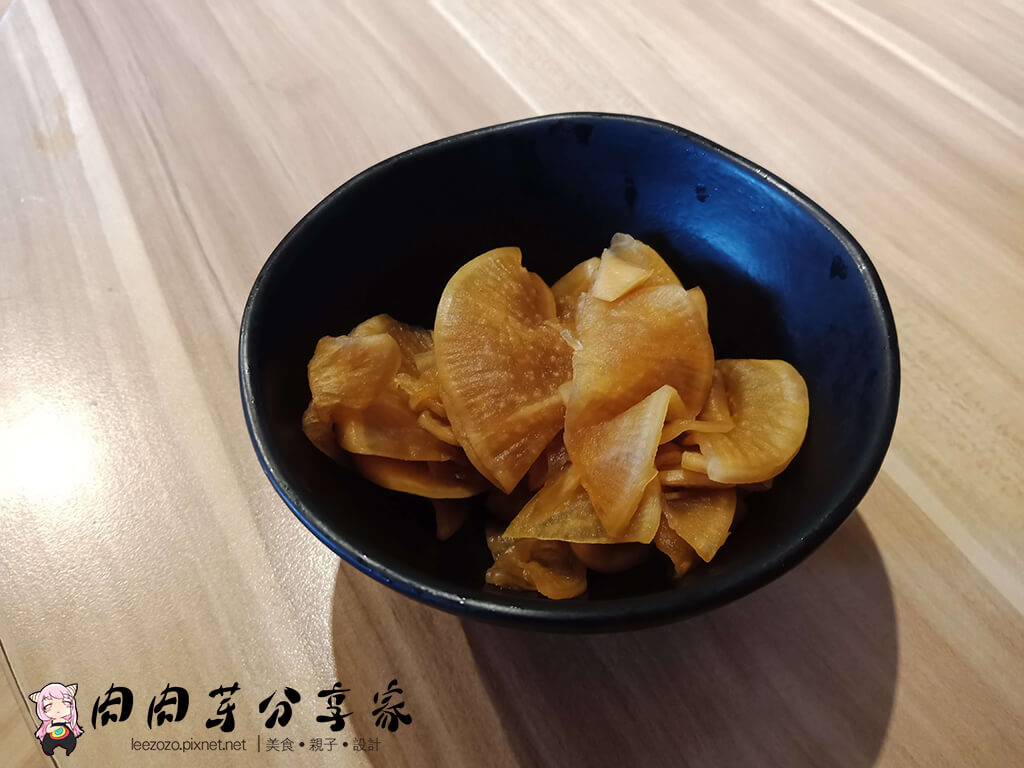 東街日式創意料理竹北店開胃小菜醃蘿蔔