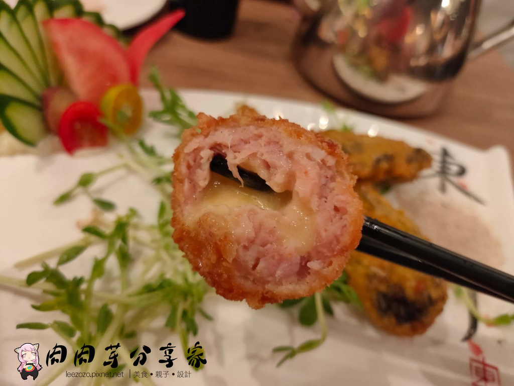 東街日本料理桃園旗艦店700元無菜單料理炸魚肉球中間包裹著起司@肉肉芽分享家