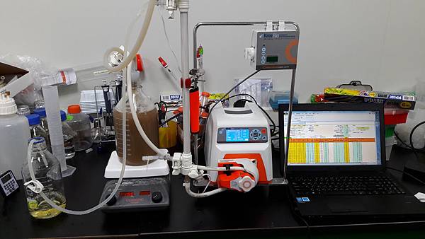 Kros Flo 2 with software 細胞濃縮分離系統.jpg Kros Flo 2 with software 細胞濃縮分離系統.jpg