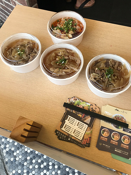 防疫便當｜新竹市東區 金山街日常 嗑肉石鍋 紅油口水雞飯 120元