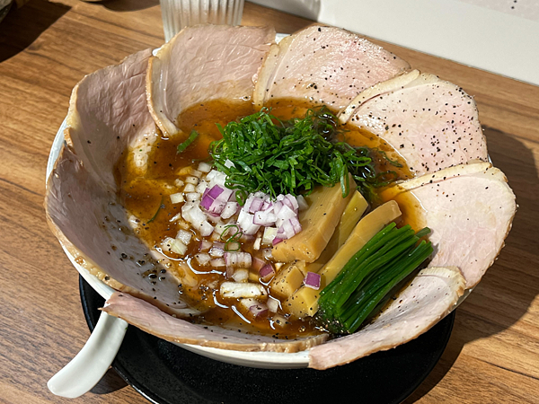 麵屋吉光 肉肉醬油清湯拉麵 350元