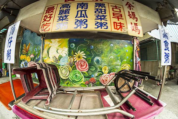 高雄景點 衛武營彩繪村 苓雅迷迷村 全台灣最大的彩繪社區