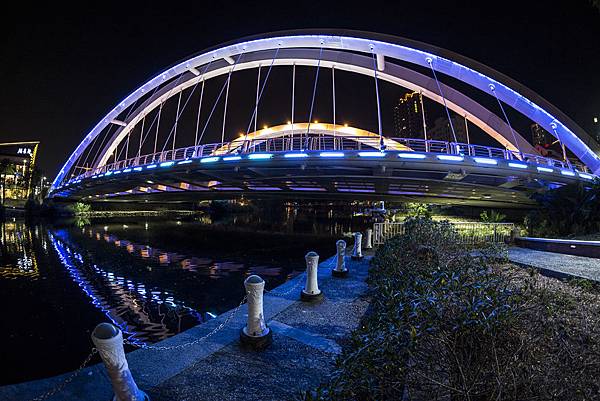 魚眼鏡頭180度的變形中都願景橋夜景