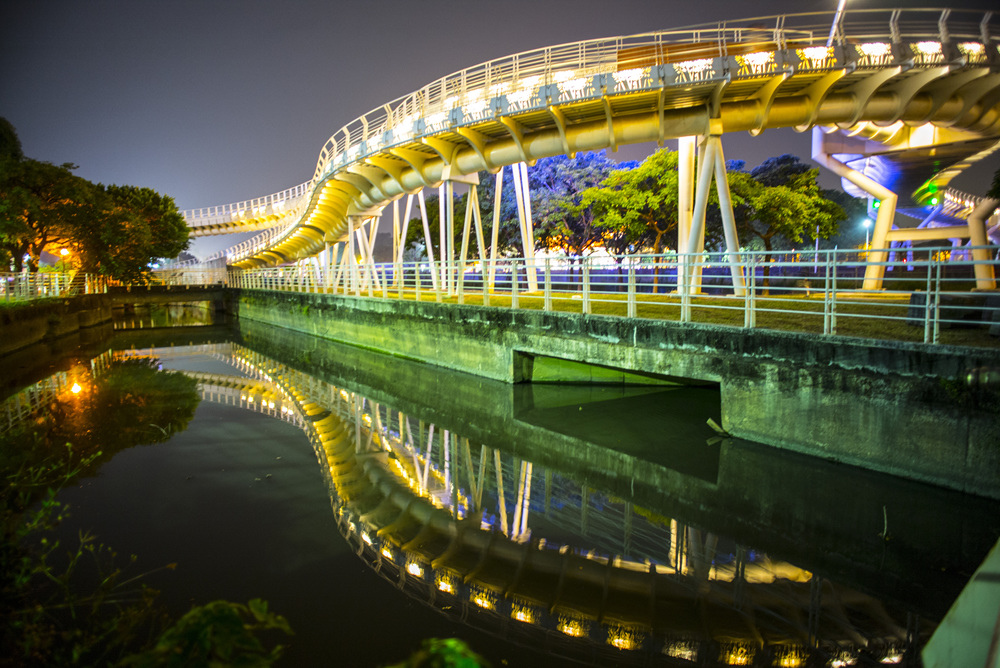 LEICA Summilux-M 21mm f%2F1.4 ASPH 廣角之王%26;左營翠華路自行車天橋夜景記錄