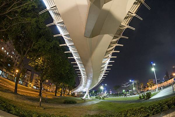 高雄前鎮之星腳踏車道銘匠光學TTArtisan 11mm f2.8夜拍