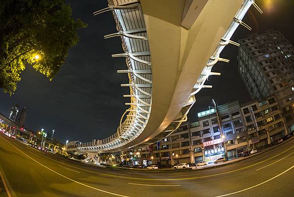 高雄前鎮之星腳踏車道銘匠光學TTArtisan 11mm f2.8夜拍