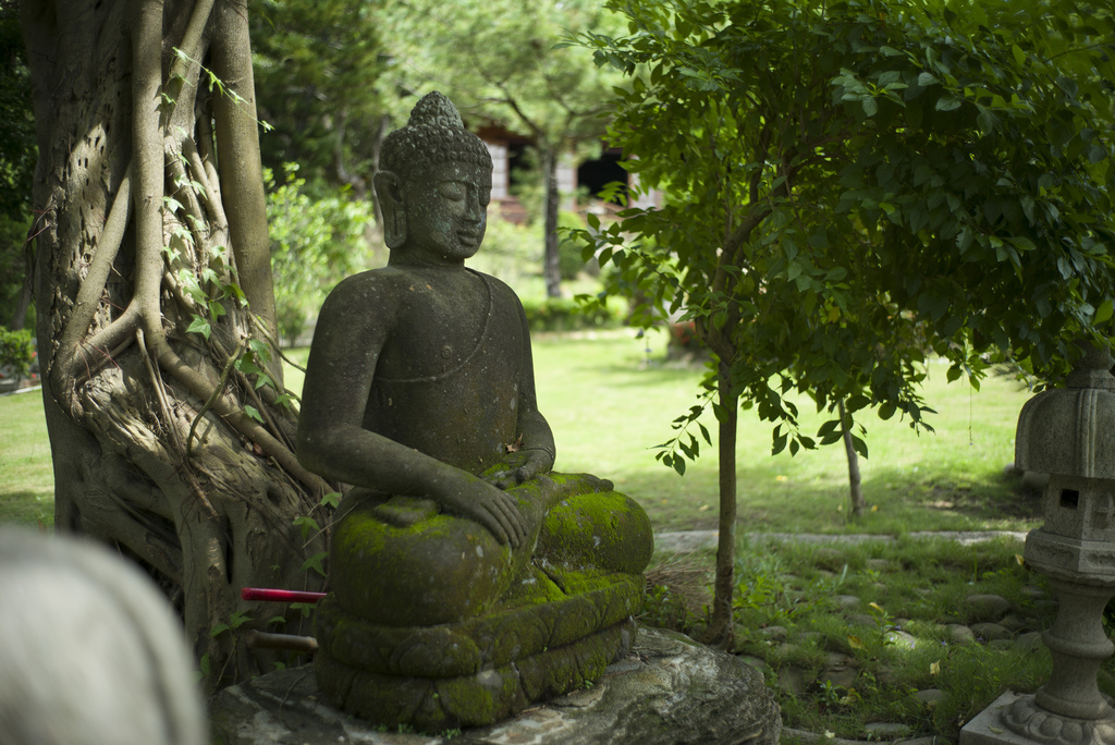 高雄古嚴寺報恩堂