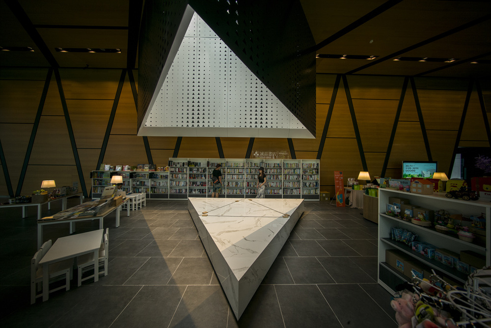 屏東總圖書館陰雨睛天攝影記實