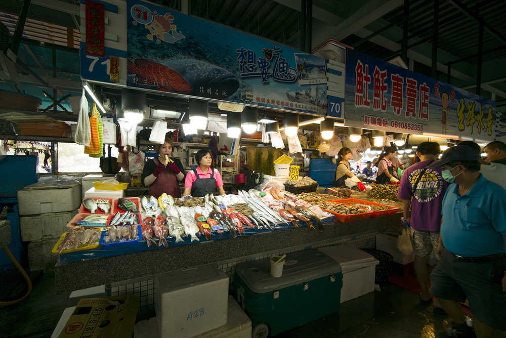 高雄蚵仔寮漁港觀光魚市現埸記實