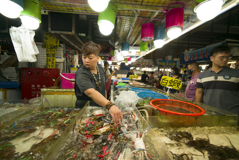 高雄蚵仔寮漁港觀光魚市現埸記實