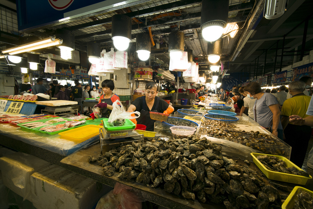 高雄蚵仔寮漁港觀光魚市現埸記實