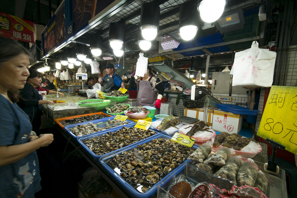 高雄蚵仔寮漁港觀光魚市現埸記實