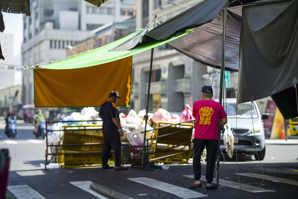 高雄鹽埕區大仁路臨時攤販菜市場