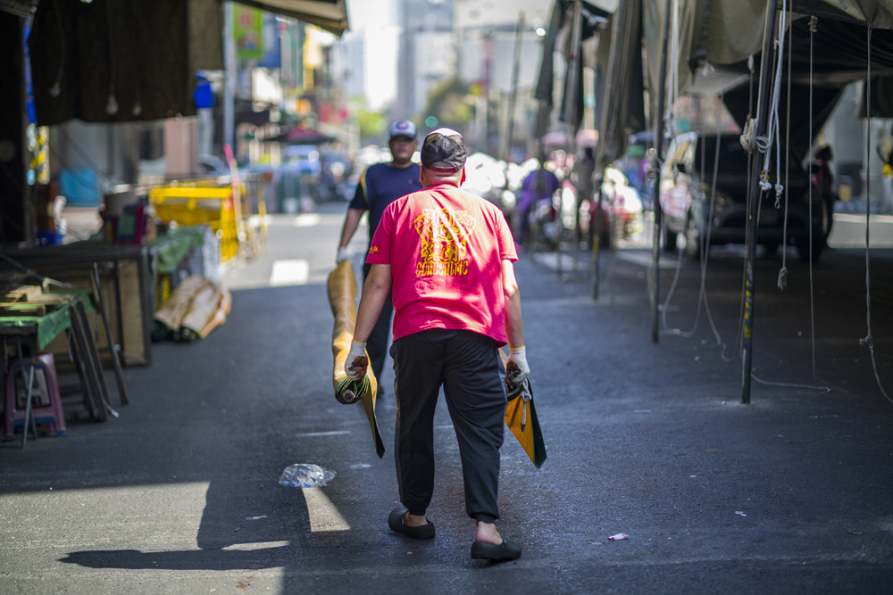 高雄鹽埕區大仁路臨時攤販菜市場