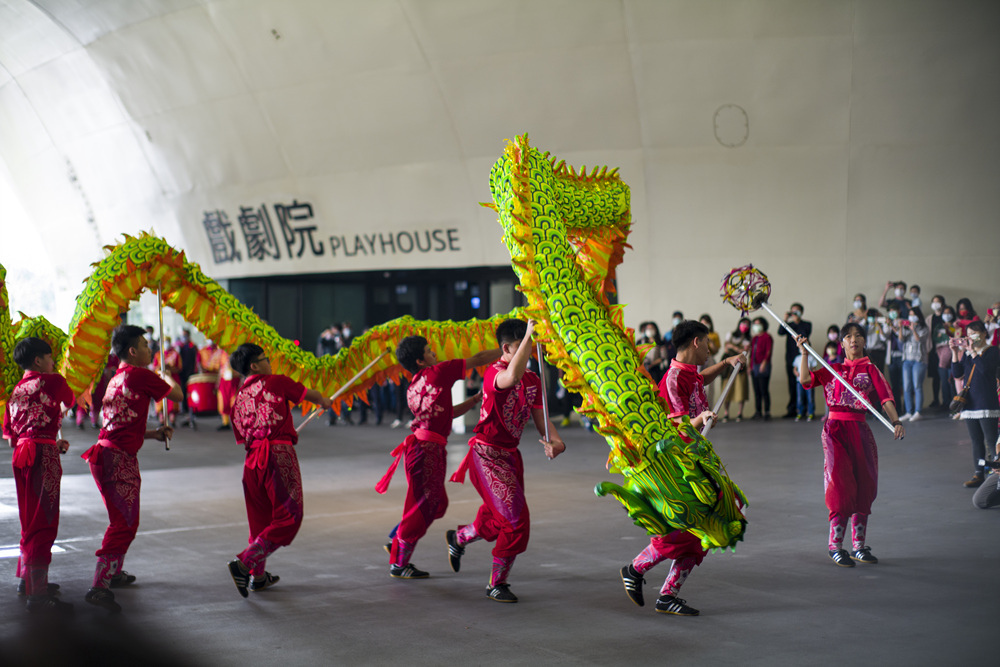 高雄兩廣龍獅戰鼓團