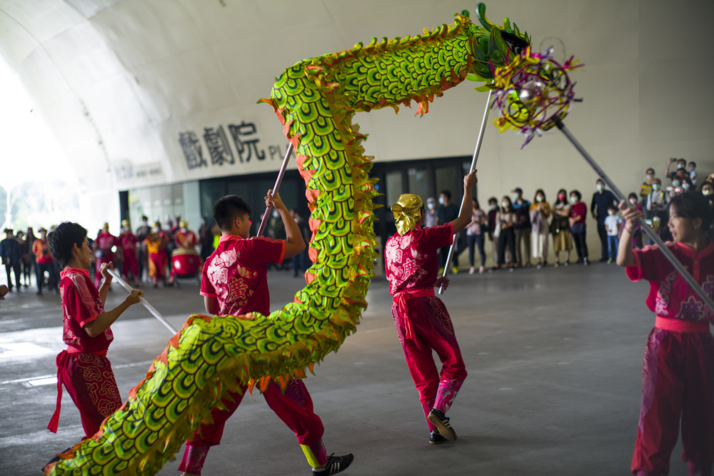 高雄兩廣龍獅戰鼓團