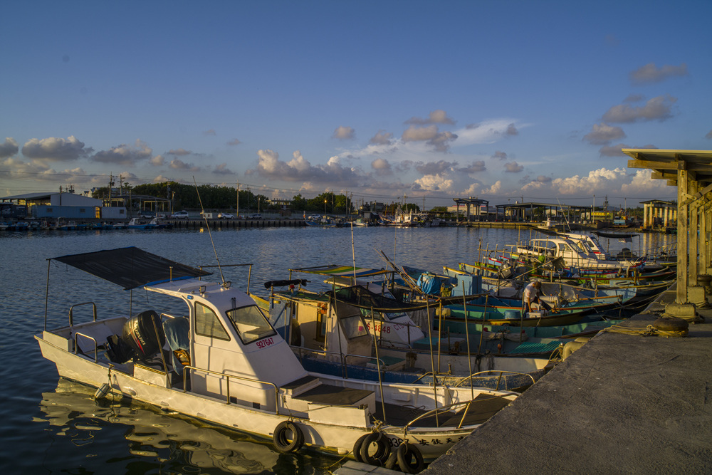 高雄彌陀魚港