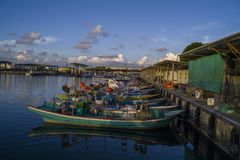 高雄彌陀魚港