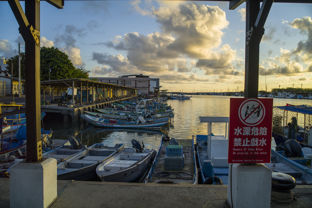 高雄彌陀魚港