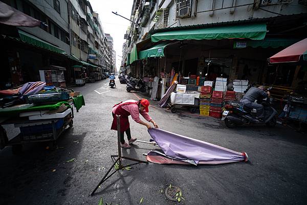 人文街拍的臨埸反應：觀察移動