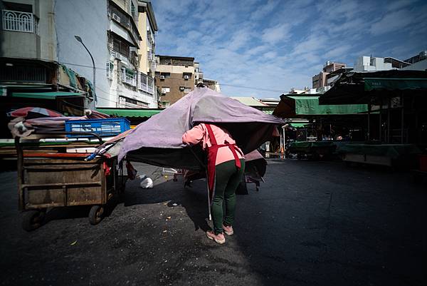 人文街拍的臨埸反應：觀察移動