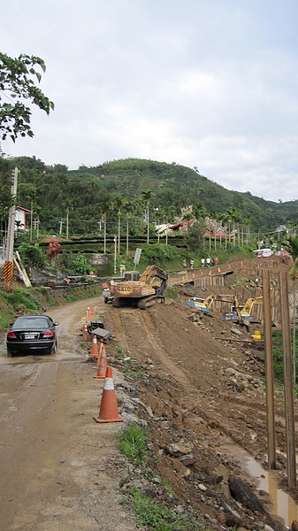 因為這個維修的路段...大家多花了一兩個小時才到達目的地--瑞里