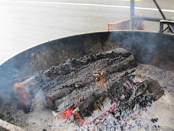 老闆堅持使用相思木當柴火...這樣的烤肉特別香...
