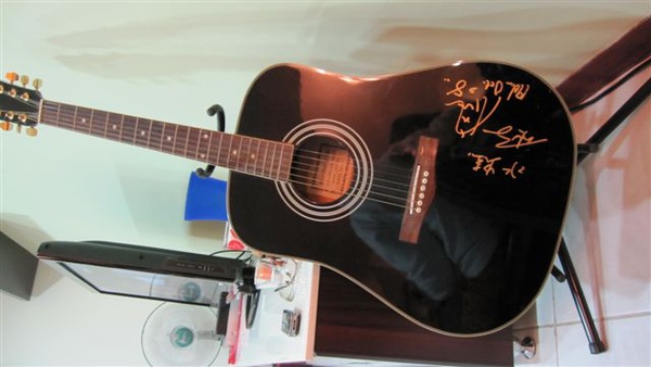 夾子的小應哥簽名吉他...