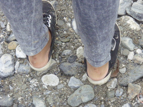 一直踩著鞋底卻被人當異類...反正又沒人當我是女生..奇怪ㄟ....
