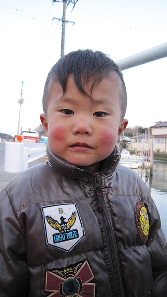 日本小孩超可愛...都有兩坨紅紅的天然腮紅....