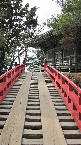 松島彎旁邊也有座歷史非常悠久的寺廟