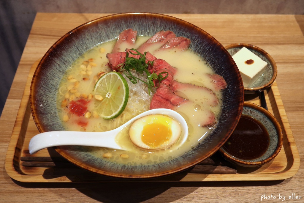 伊禾白湯 每日限量40份拉麵 北漾純萃厚牛白湯佐青花椒麻醬