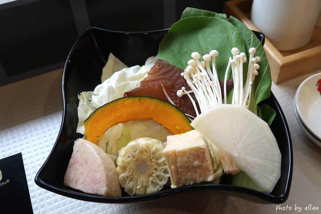 一雞鍋 港式雞煲火鍋 桃園藝文店 一雞鍋 港式雞煲火鍋 桃園藝文店