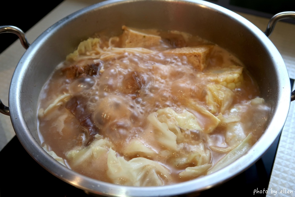 一雞鍋 港式雞煲火鍋 桃園藝文店 一雞鍋 港式雞煲火鍋 桃園藝文店