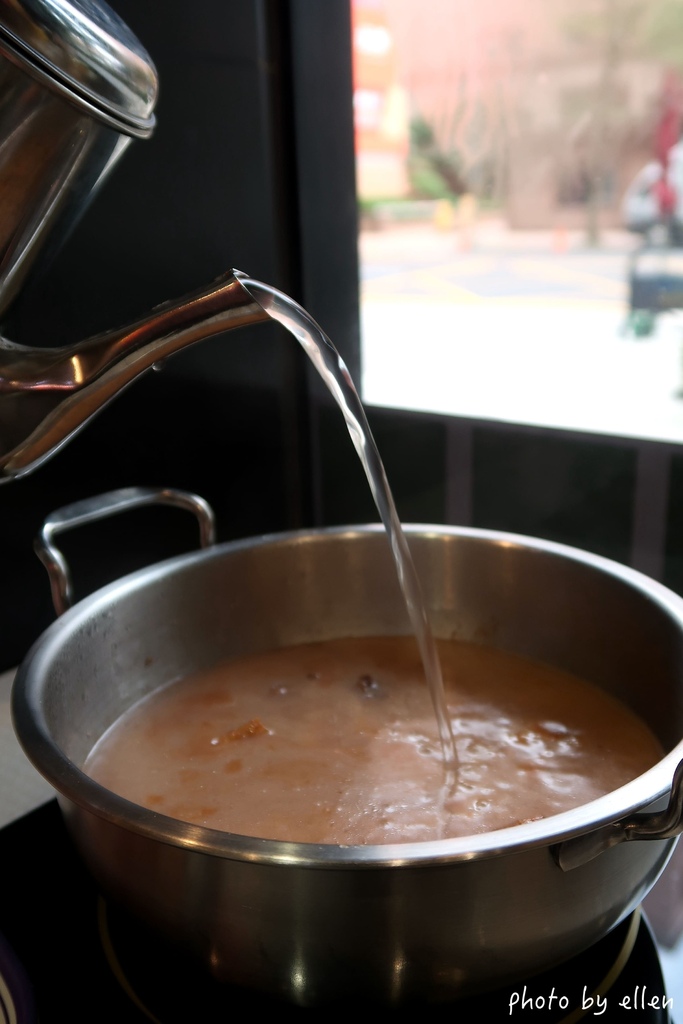 一雞鍋 港式雞煲火鍋 桃園藝文店 一雞鍋 港式雞煲火鍋 桃園藝文店