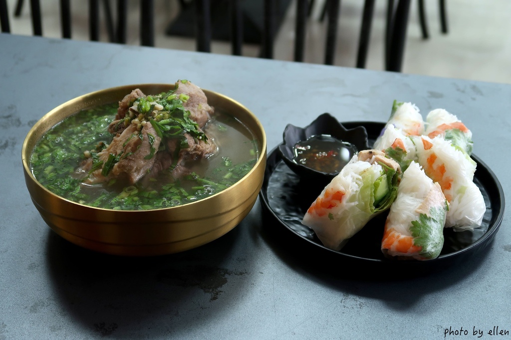 CUON 春花卷 - 海鮮酸辣米線