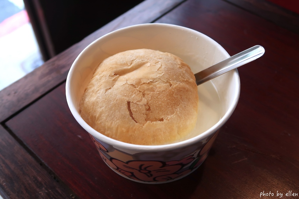 鐵馬杏仁麵茶 雙連站 僅平日營業 文昌宮對街巷內