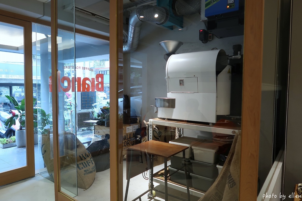 Branch coffee roasters 自家烘焙咖啡店 Branch coffee roasters 自家烘焙咖啡店