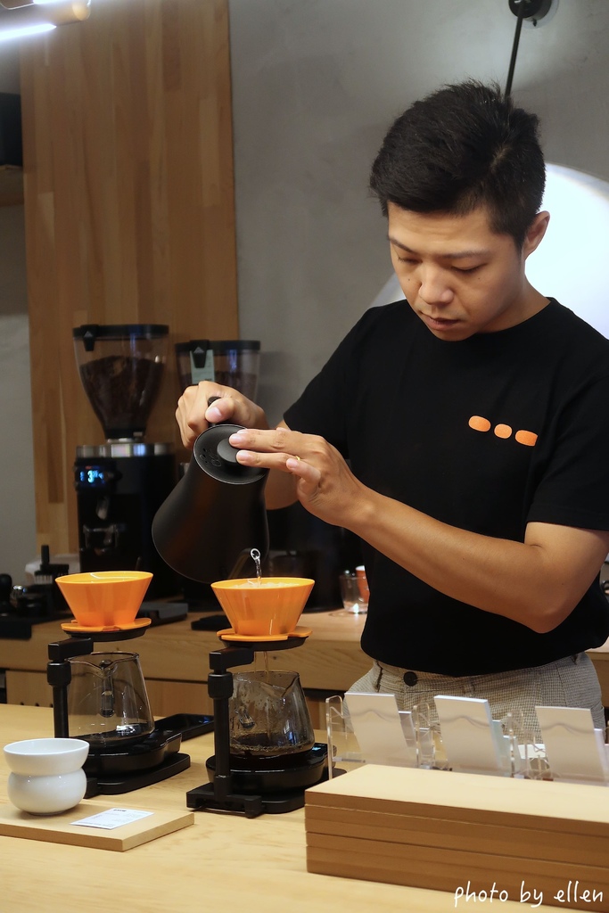 Branch coffee roasters 自家烘焙咖啡店 Branch coffee roasters 自家烘焙咖啡店