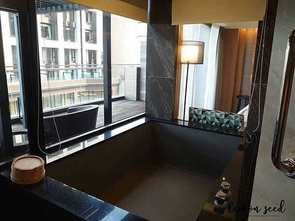 water-857590 water-857590