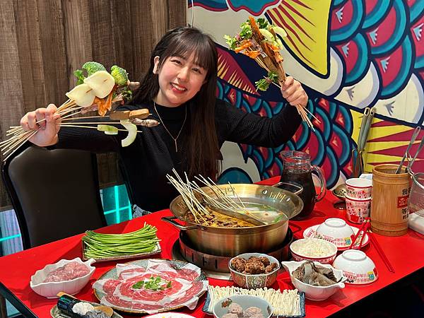 台北｜當紅串串每隻$12壹直串麻辣鴛鴦開到凌晨兩點的宵夜聚餐