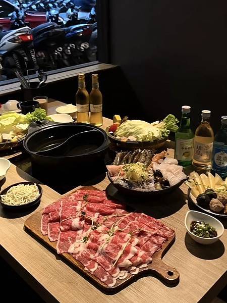 《台北中山站美食》好吃火鍋推薦｜沐牧鍋物 MuMu Hot 