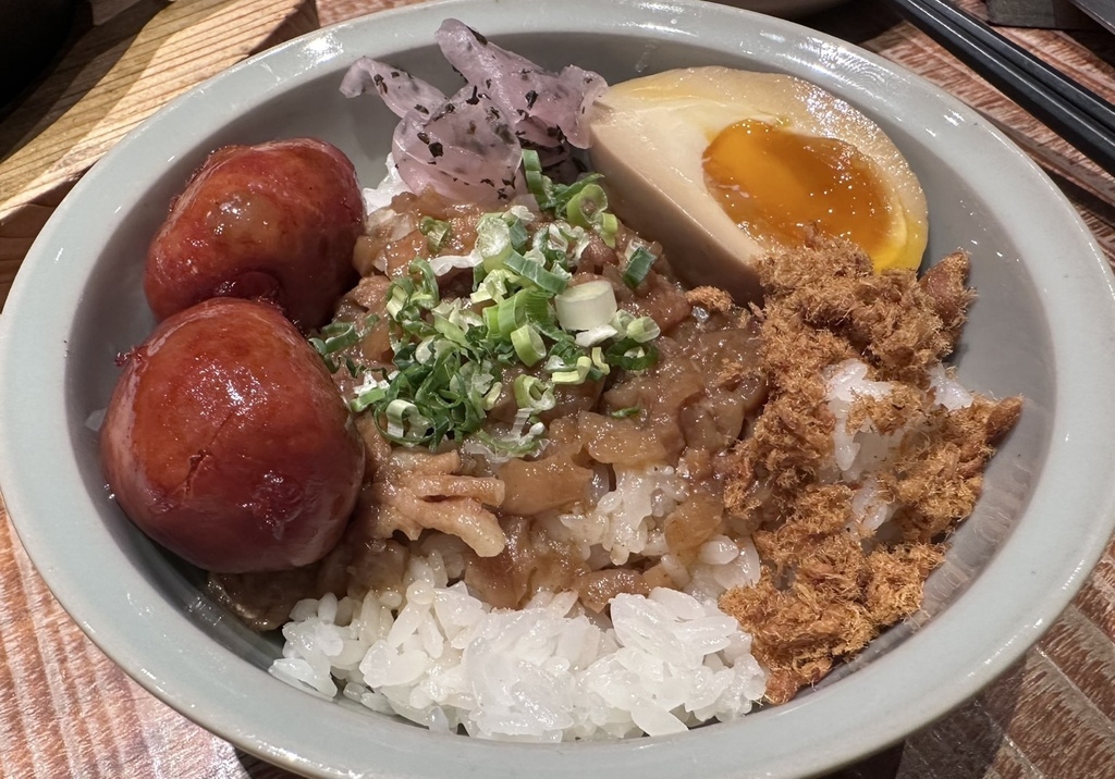 肉 RÒU BY T-HAM 二訪多了滷肉飯