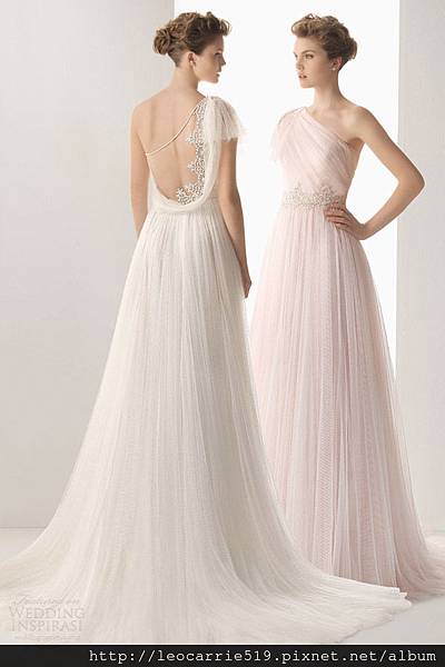 soft-by-rosa-clara-2014-wedding-dresses-umbra-one-shoulder-gown-lace-back-detail.jpg