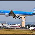 KLM_PH-BQA_KL807_AMS_08.jpg