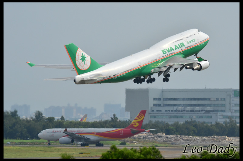 EVA_B-16409_BR855_HKG_07.jpg