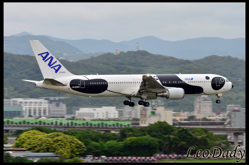 ANA_JA606A_NH1187_HND_08.jpg